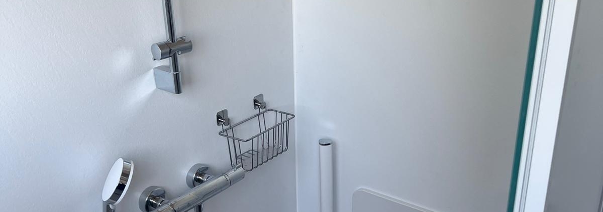 £installation d'une douche senior en Occitanie pour éviter les risques de chutes chez les seniors