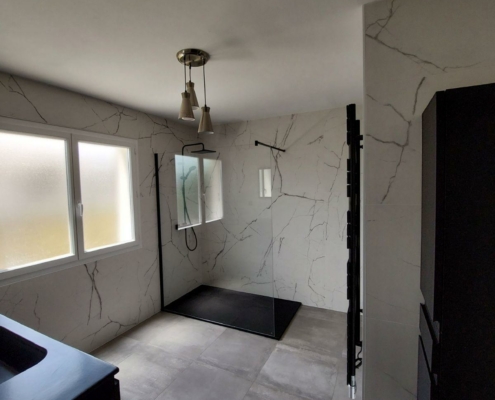 Conception de salle de bain contemporaine à Fenouillet